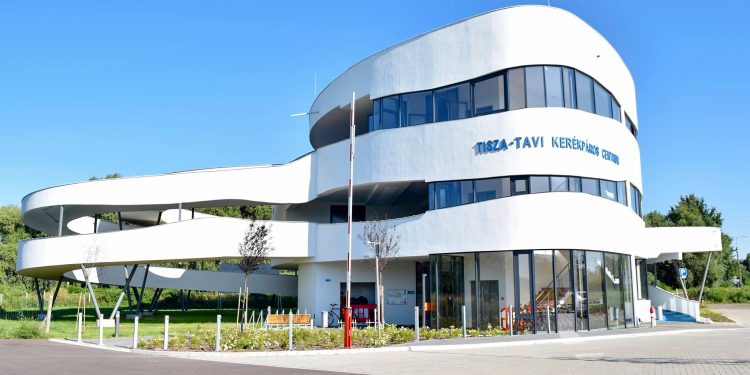 Tisza-tavi kerékpáros centrum